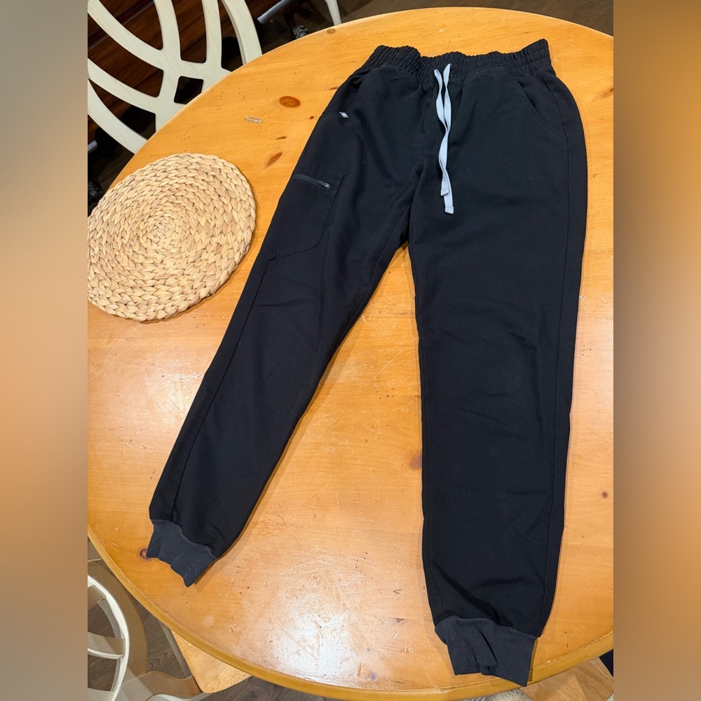 Figs Black Women's Zamora Jogger Pants with Scrunch